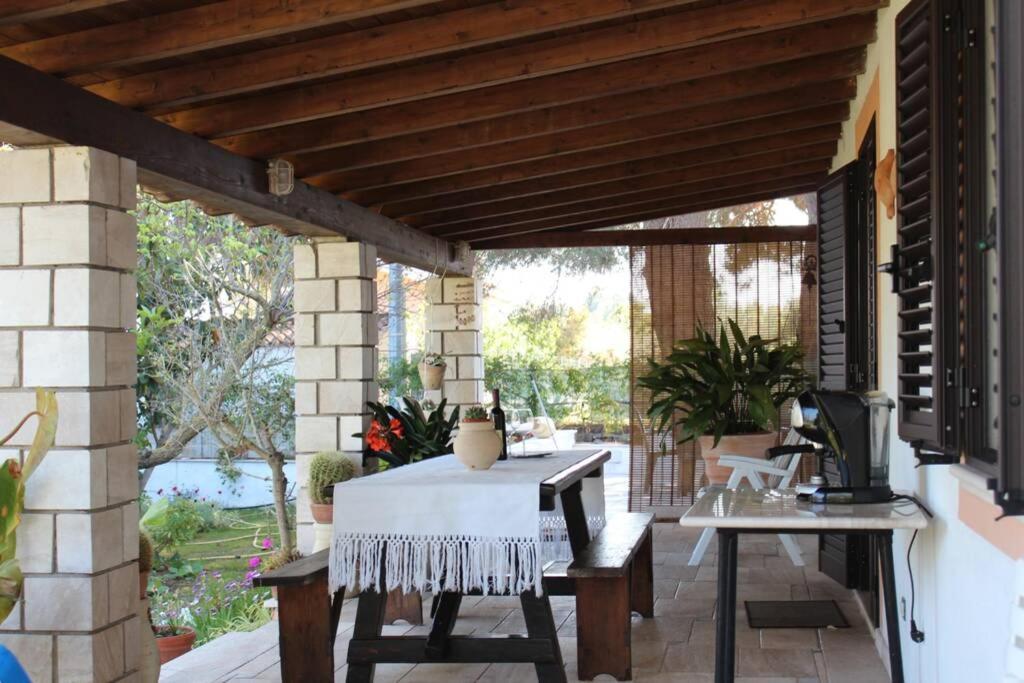Villa Di Campagna Vicino Al Mare Орозеи Экстерьер фото