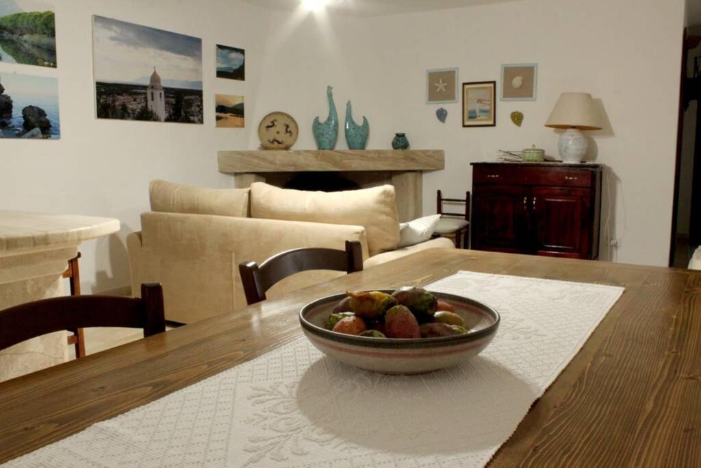 Villa Di Campagna Vicino Al Mare Орозеи Экстерьер фото